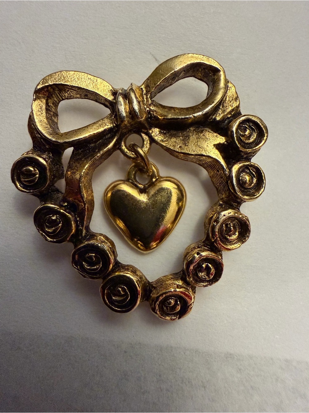 Vintage Ciner Gold Tone Heart Wreath Brooch Rose Bow Dangle Charm Pin